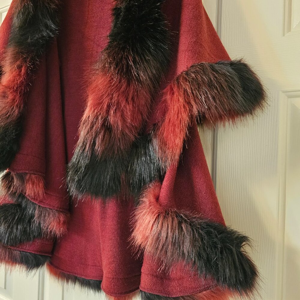 Faux Fur Poncho/Vest - Picture 3 of 6